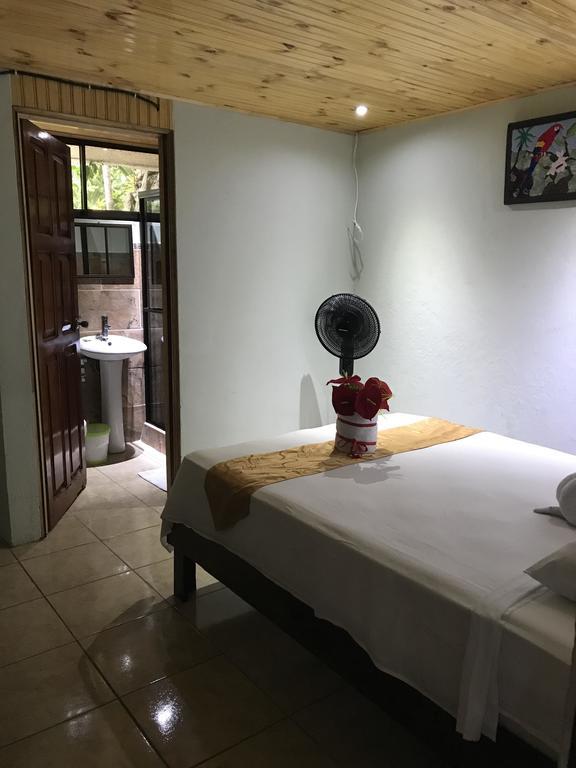 Manuel Antonio Hostel Resort Zewnętrze zdjęcie